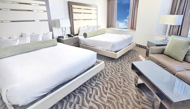 Spacious Ocean Front Queen Condo
