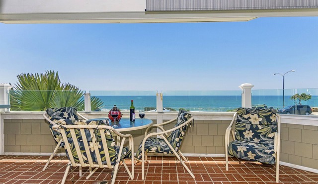 Spacious Ocean Front Condominium – Spectacular Ocean Views!