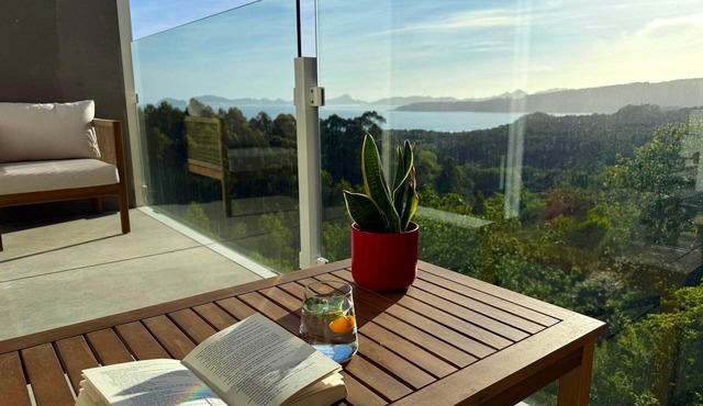 Spacious Ocean View Apartment with Pool & Sunsets