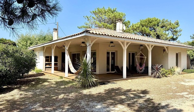 Spacious Oceanfront Villa with Terrace & Garden, Sleeps 10