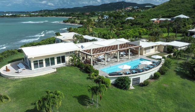 Spacious Oceanfront 6-bedroom villa with AC in tranquil Christiansted