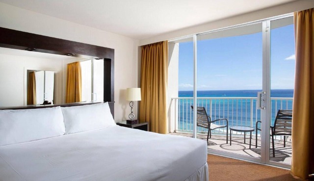 Spacious Oceanfront Suite w/Private Balcony, WiFi, & Amazing Water Views