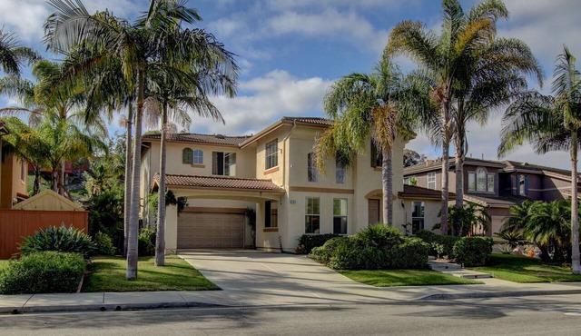 Spacious Oceanside Executive Home Close to beach