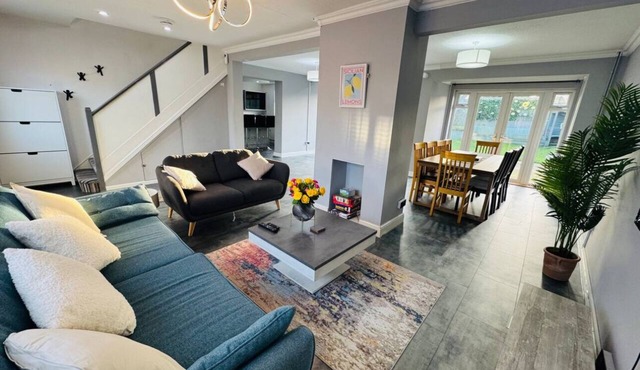 Spacious Open-Plan Modern House w/Garden&Parking