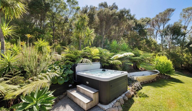 Spacious Paihia Dark Sky Retreat with Spa Pool and Fireplace