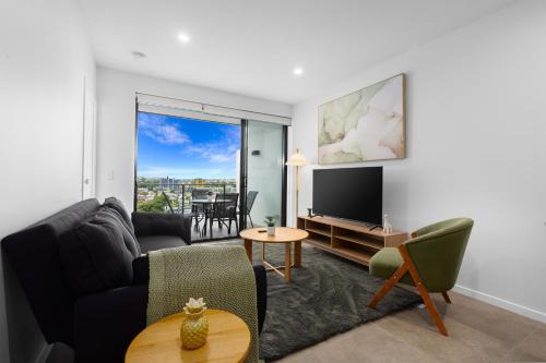 Spacious Panoramic 2BR Apartment, Parking and Views