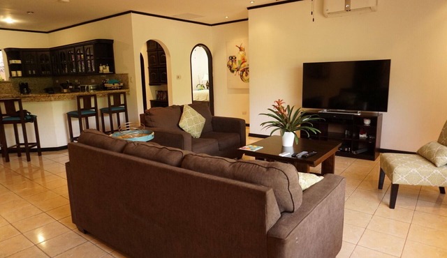 Spacious, Peaceful Central Pacific Jungle House Near Los Sueños Marina