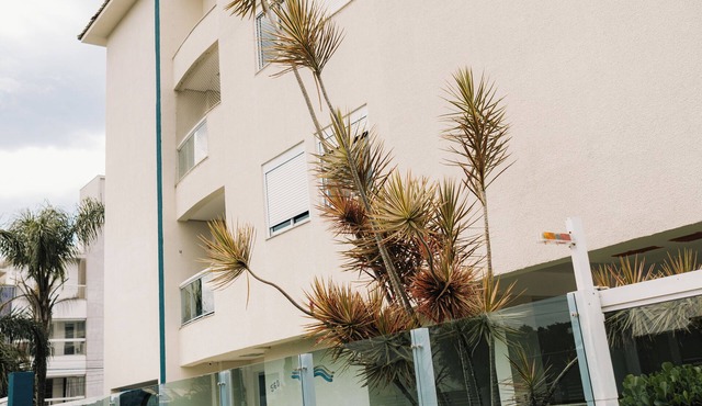 Spacious penthouse apartment with pool, close to the beach.