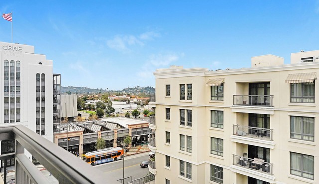 Spacious Penthouse at the Americana @ Brand!