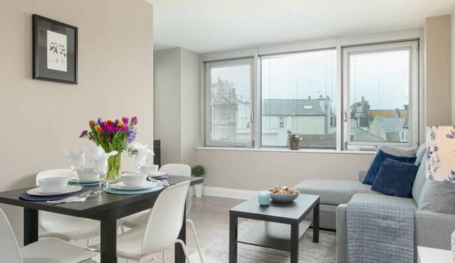 Spacious Perfect Location Moments Away From Pier