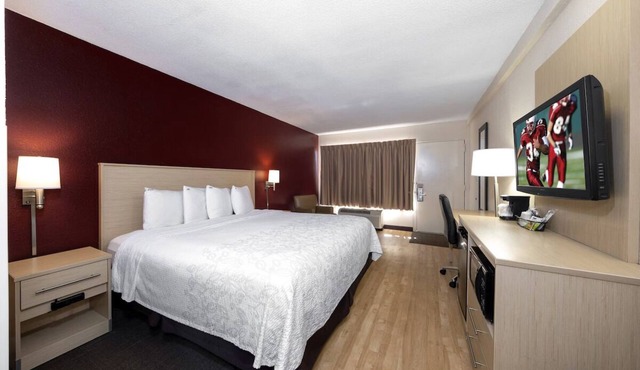 Spacious, Pet-Friendly Naples Room for Families – Includes Pool
