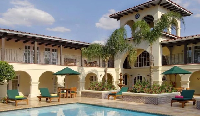 Spacious Pet-Friendly Riverside Suite 3 Units w/Grill & Bar, Pool & Hot Tub