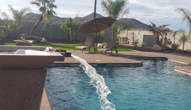 Spacious Phoenix home with private pool and hot tub.30 min to Civic center