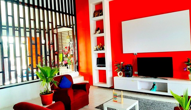 Spacious Private Room with EnSite & Secure Parking – Tranquil Stay
