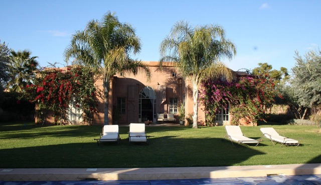Spacious, private 3 bedroomed luxury villa with pool and high speed internet