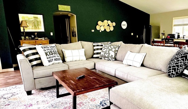 Spacious, private and peaceful 1st floor Apartment on Fly Creek