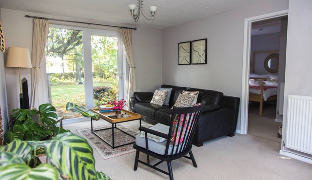 Spacious Private Annex near Ashford