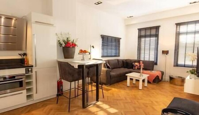 Spacious private apartment, 90m2, 25min from Amsterdam