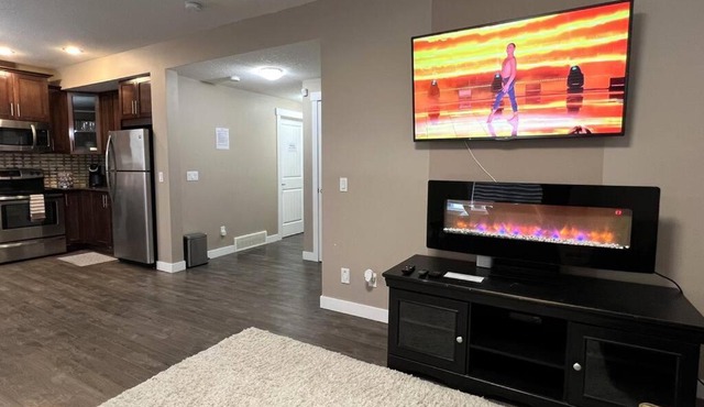Spacious Private Cozy Walkout Entire Suite Close to Airport, Downtown, Shops, Stampede & Rocky Mountains with many Amenities in Panorama Hills NW - 4 Can Sleep