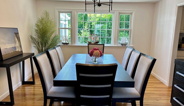 Spacious, Private Getaway for 8 with 3 Bedroom 6 Beds, Central A/C in Yarmouth