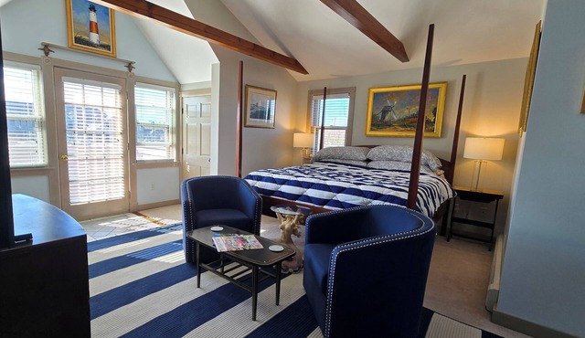 Spacious, private, modern. Near Town, on bike path, w/parking! Five stars!