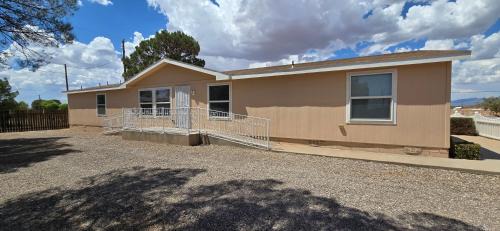 Spacious Private Room - Workspace - Las Cruces