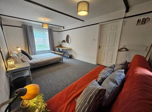 Spacious Private Room with Private Bathroom in the Heart of Cardiff Bay