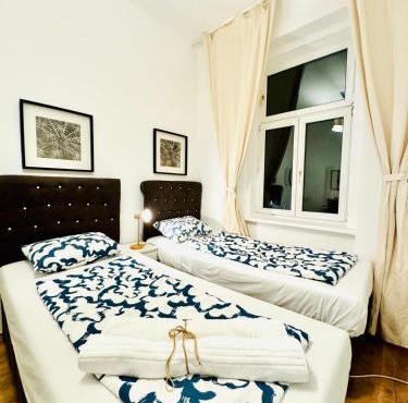 Spacious Private Rooms in 5BR Apartment for 10 Near Kaufpark Alterlaa