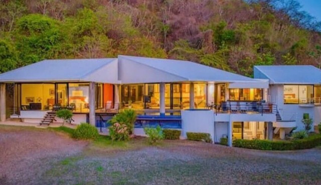 Spacious Private Villa , Sleeps 11, Amazing Ocean View , 5 min walk to the beach
