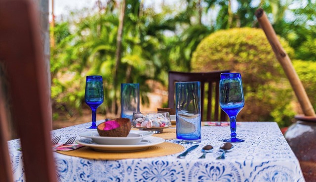 Spacious private villa apartment with pool & 5 min walk to the beach