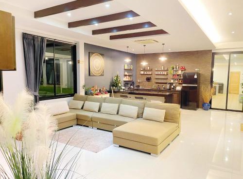 Spacious Private Villa Modern Style near beach