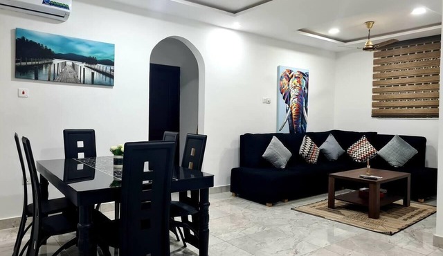 Spacious, Quiet & Cozy- Close to Highway-Parking