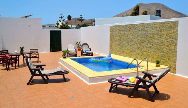 Spacious, quiet house with heated pool and large garden.