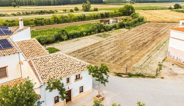 Spacious, quiet vacation home with panoramic views of the Sierra Nevada.