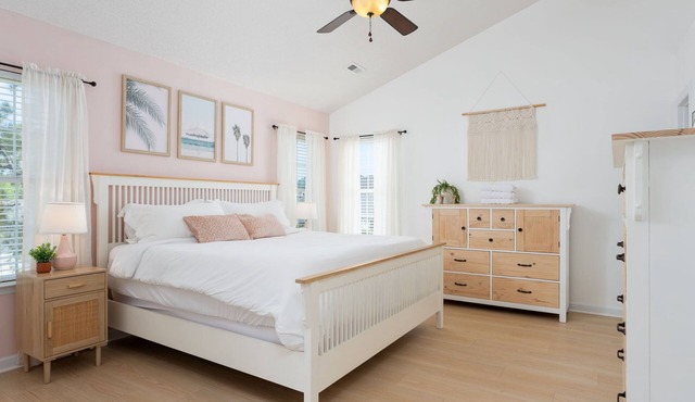 Spacious & Quiet Vacation Getaway, 15 Min to Beach