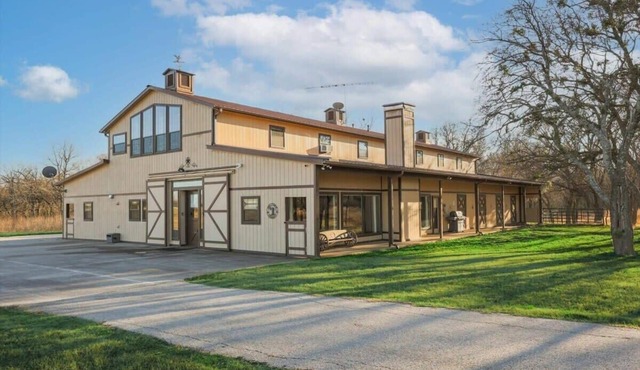 Spacious Ranch Style Home w/Cinema Room
