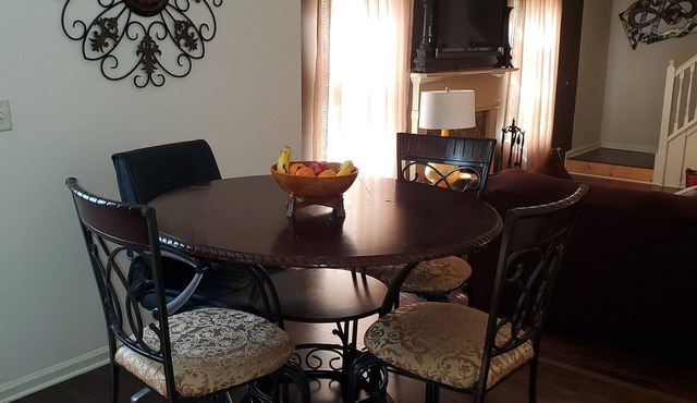 Spacious, Relaxing, Fun Home away from Home. sleeps up to 10