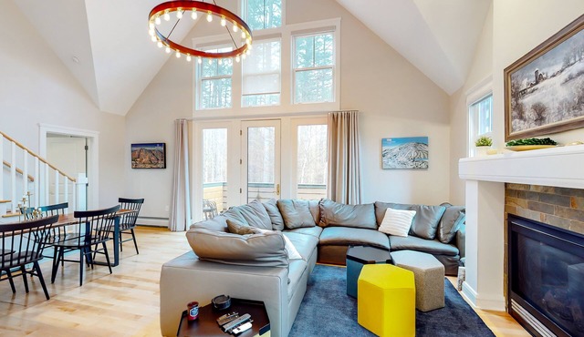 Spacious & renovated condo with balcony, fireplace, jetted tub, desk, W/D, & AC