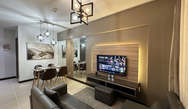 Spacious Resort-Type 2 bedroom condo unit w/parking near Airport - 15 mins away