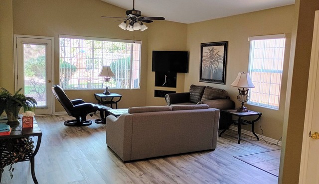 Spacious Resort Villa, 2 Pools, Hot Tubs, Garage & Clubhouse Access