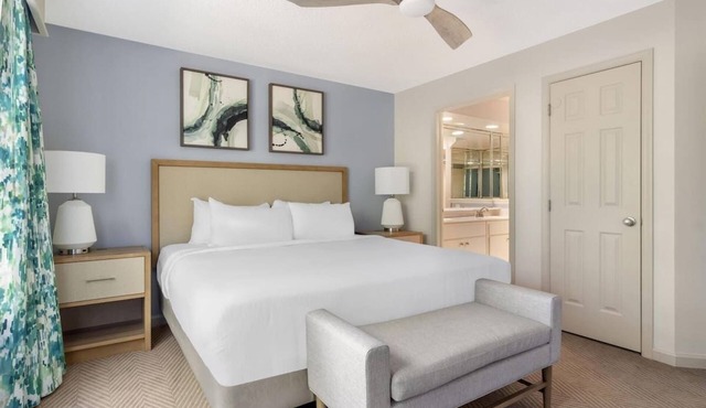 Spacious Retreat with Indoor & Outdoor Pools, Sports, Mini Golf & Fun Activities