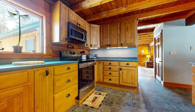 Spacious retreat with private hot tub, game room, deck, fireplace, & W/D