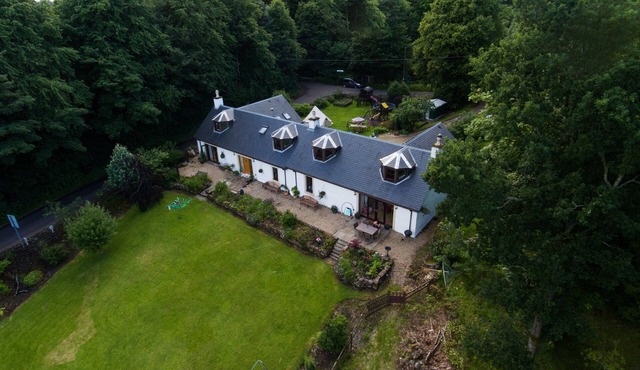 Spacious Riverside Cottage Perfect For Families, groups,pets. * NEW HOT TUB*