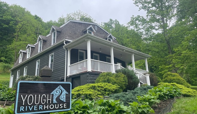 Spacious Riverside home - Hot Tub, Fire Pit & GAP