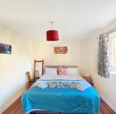 Spacious room close to tram