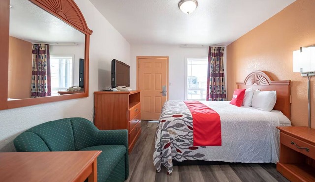 Spacious Room w/Private Bathroom Perfect for Adventurers Near Parks