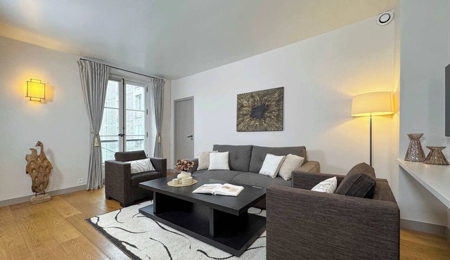 Spacious Saint-Germain-des-Prés flat with lift