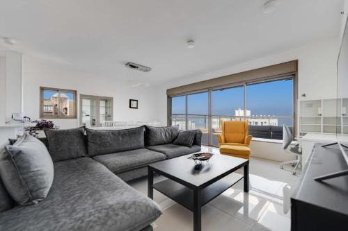 Spacious Sea-View Penthouse + Big Balconies