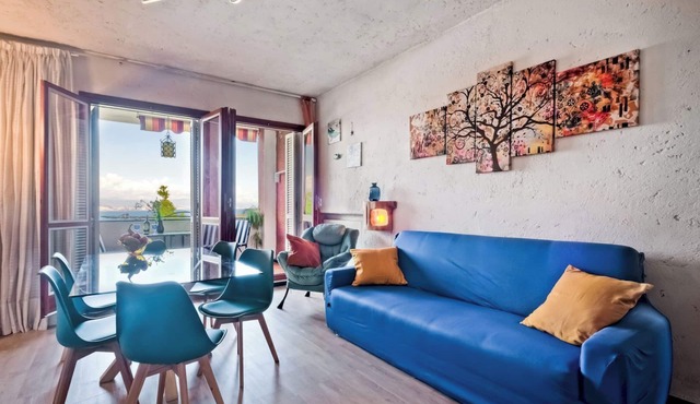 [Spacious +sea view with garden]