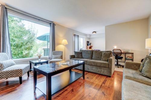 Spacious Second Floor Garden View Apartment